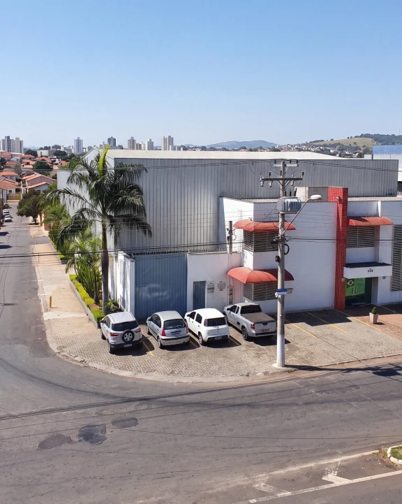 Estoque e estrutura da Revegran para atendimento a marmorarias